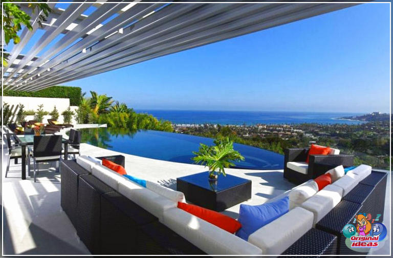pátios Pátio de luxo com vista para o mar e piscina infinita
