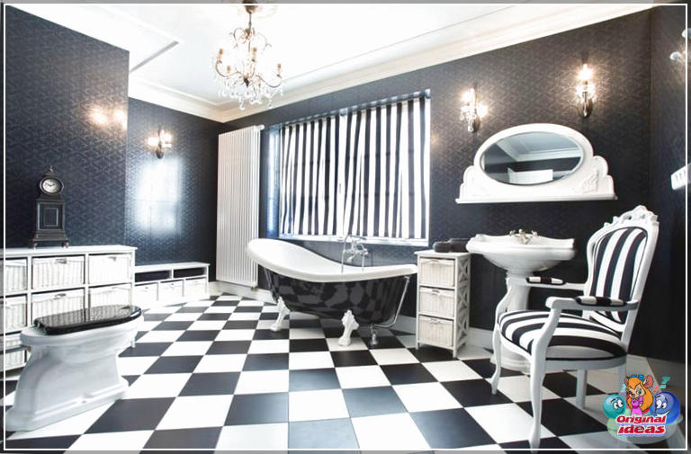La salle de bain conçue en noir et blanc est une version moderne de l'Art Déco