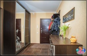 Квадрат у пярэднім пакоі-90 фотаздымкаў ідэй размяшчэння і пераваг выкарыстання гардэроба