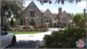 Сучасны дызайн дома ў стылі замка. Фотаздымкі інтэр'еру і экстэр'ера