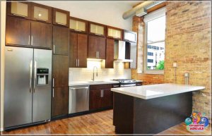 27 невялікіх кухняў з цёмнымі шафамі. Ідэі дызайну