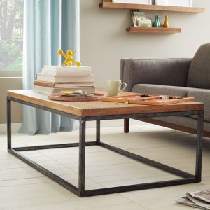 Часопісны столік на металічнай раме. Стыль і якасць